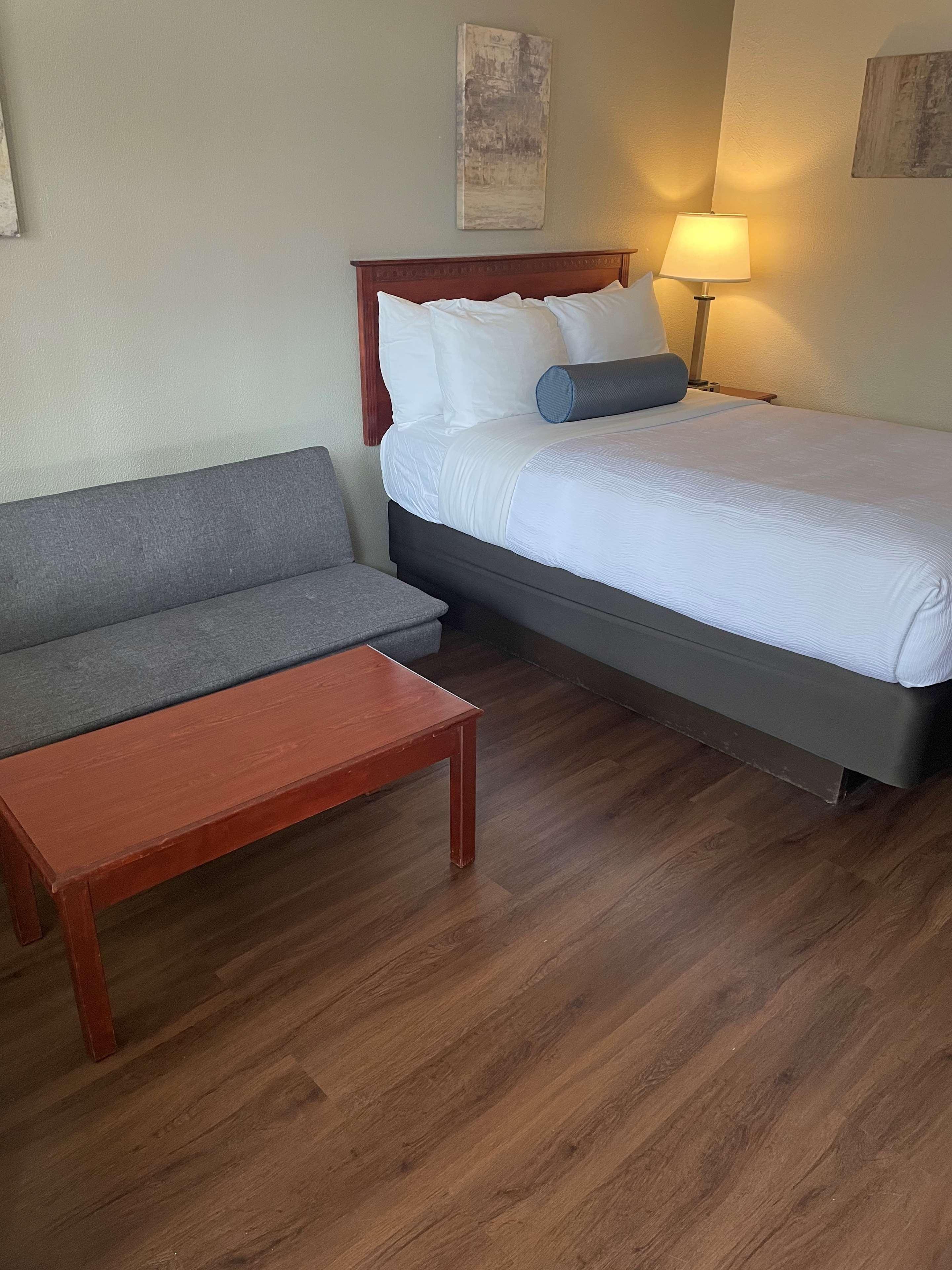 Surestay Plus By Best Western Woodbury Inn Екстериор снимка