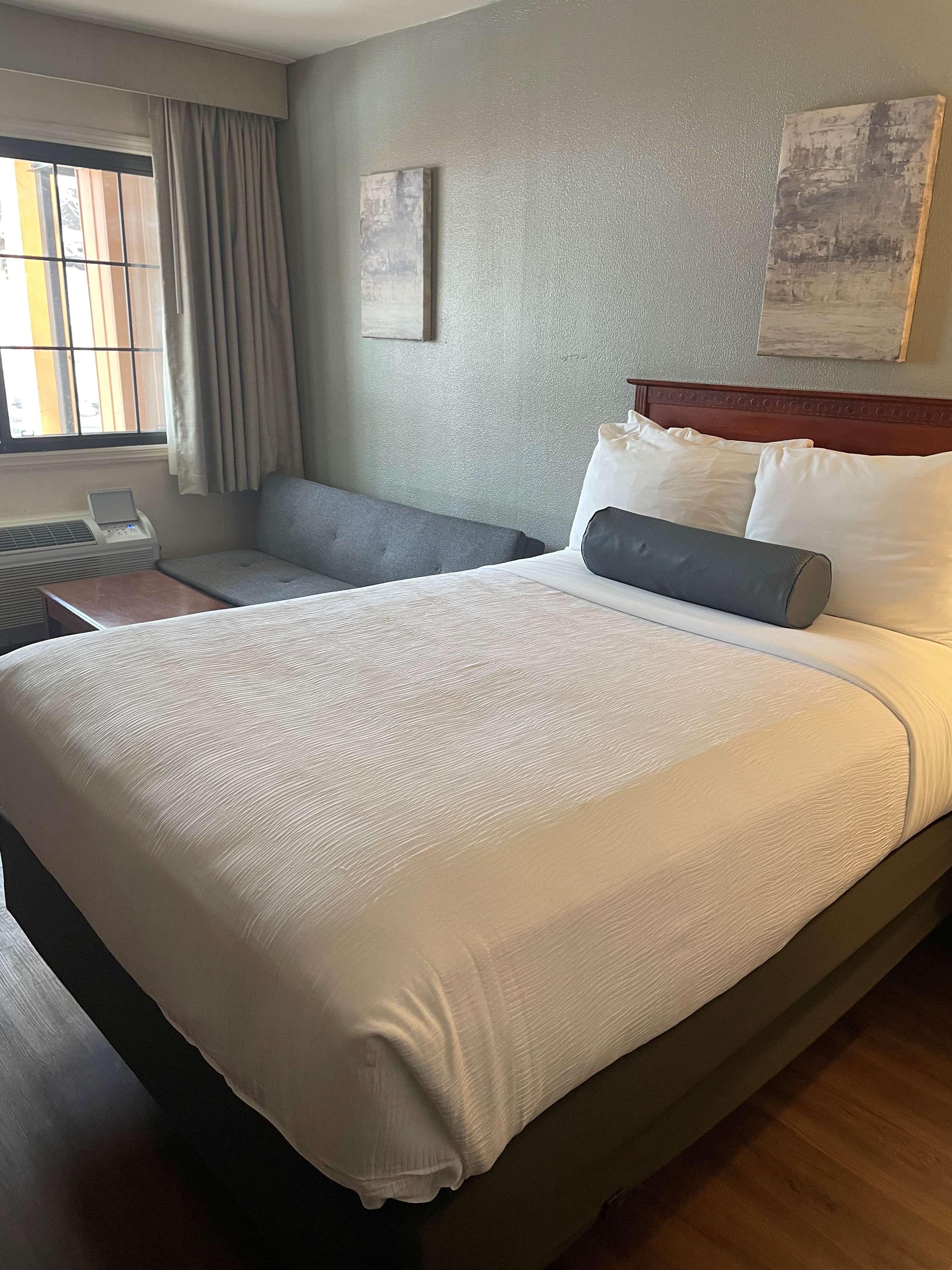 Surestay Plus By Best Western Woodbury Inn Екстериор снимка