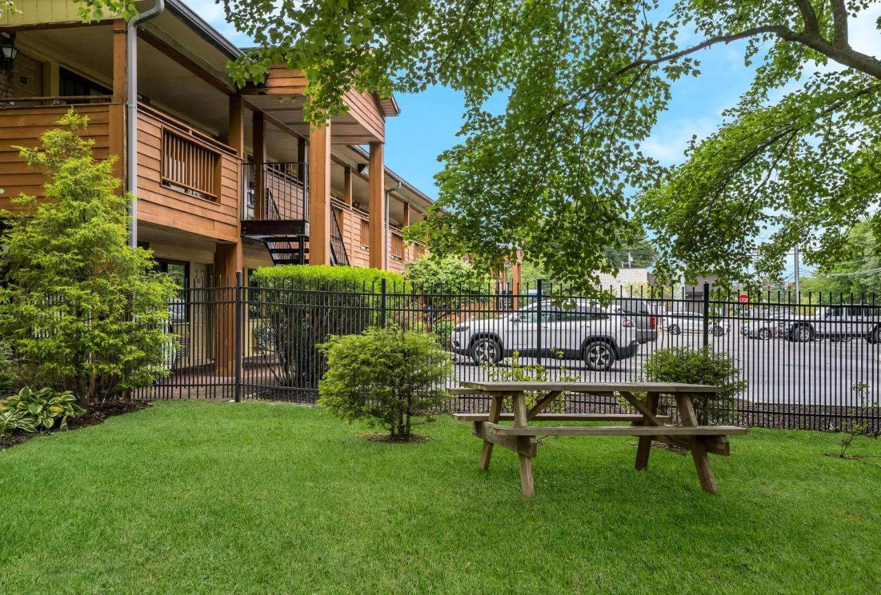 Surestay Plus By Best Western Woodbury Inn Екстериор снимка