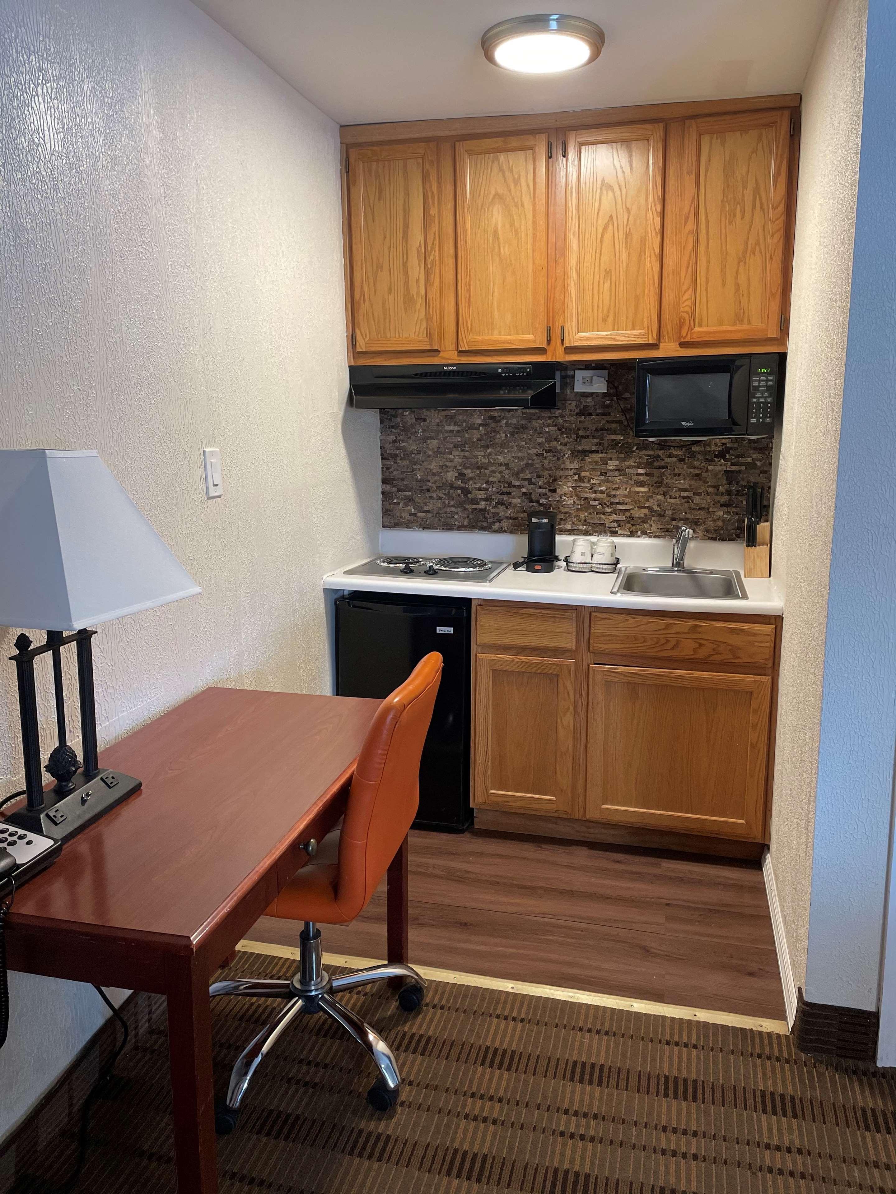 Surestay Plus By Best Western Woodbury Inn Екстериор снимка