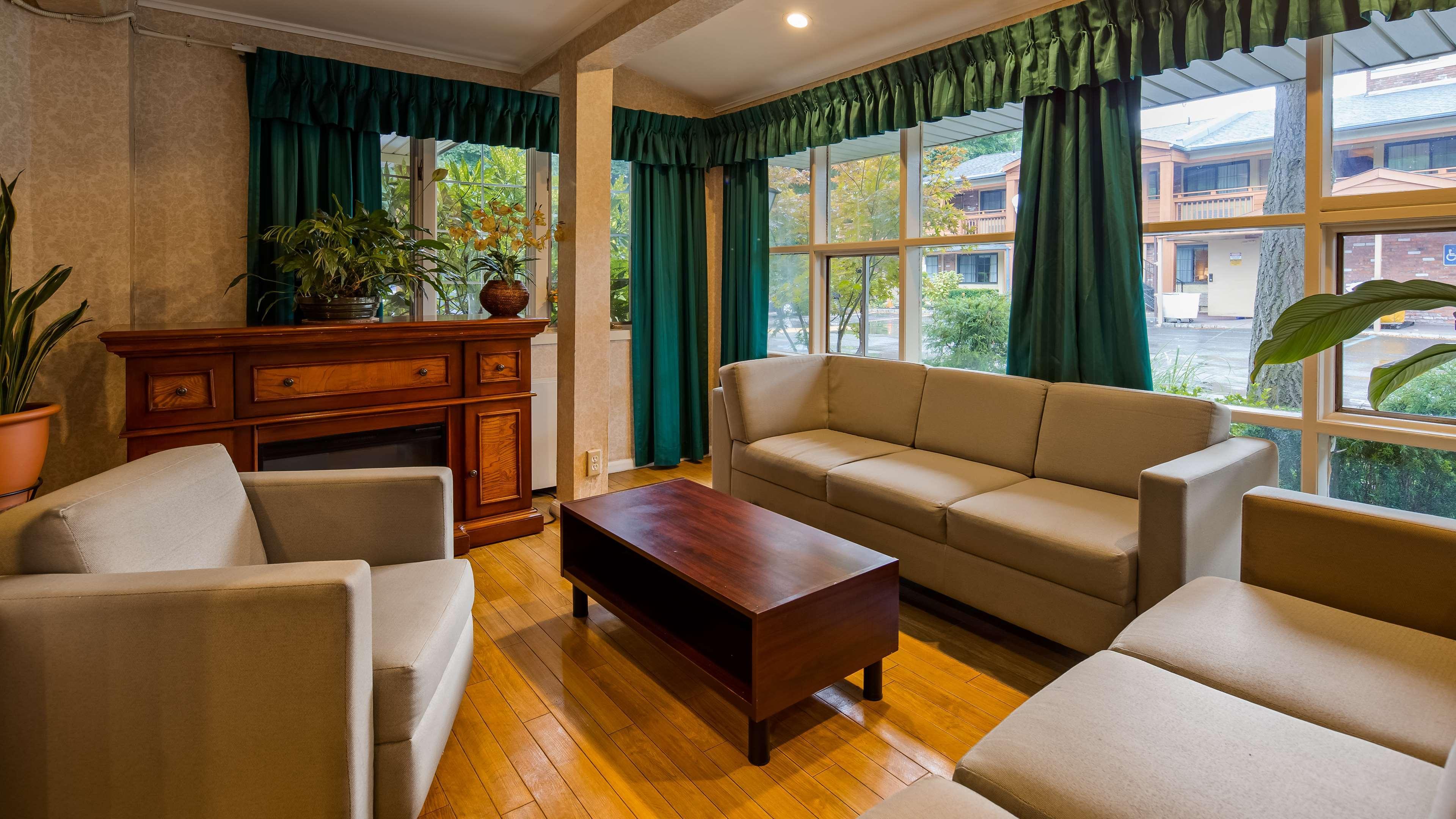 Surestay Plus By Best Western Woodbury Inn Екстериор снимка