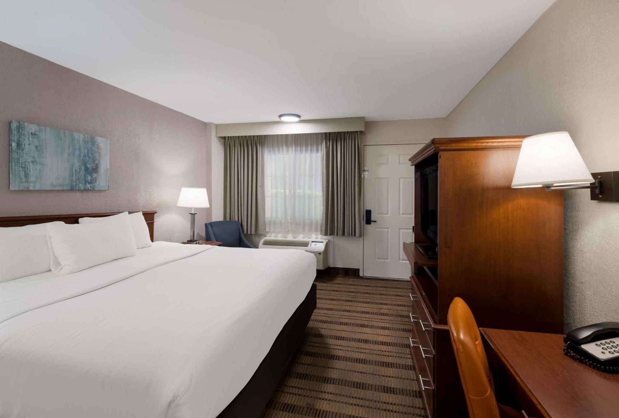 Surestay Plus By Best Western Woodbury Inn Екстериор снимка