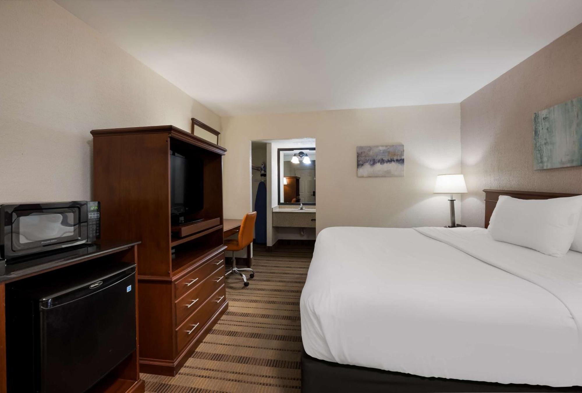 Surestay Plus By Best Western Woodbury Inn Екстериор снимка