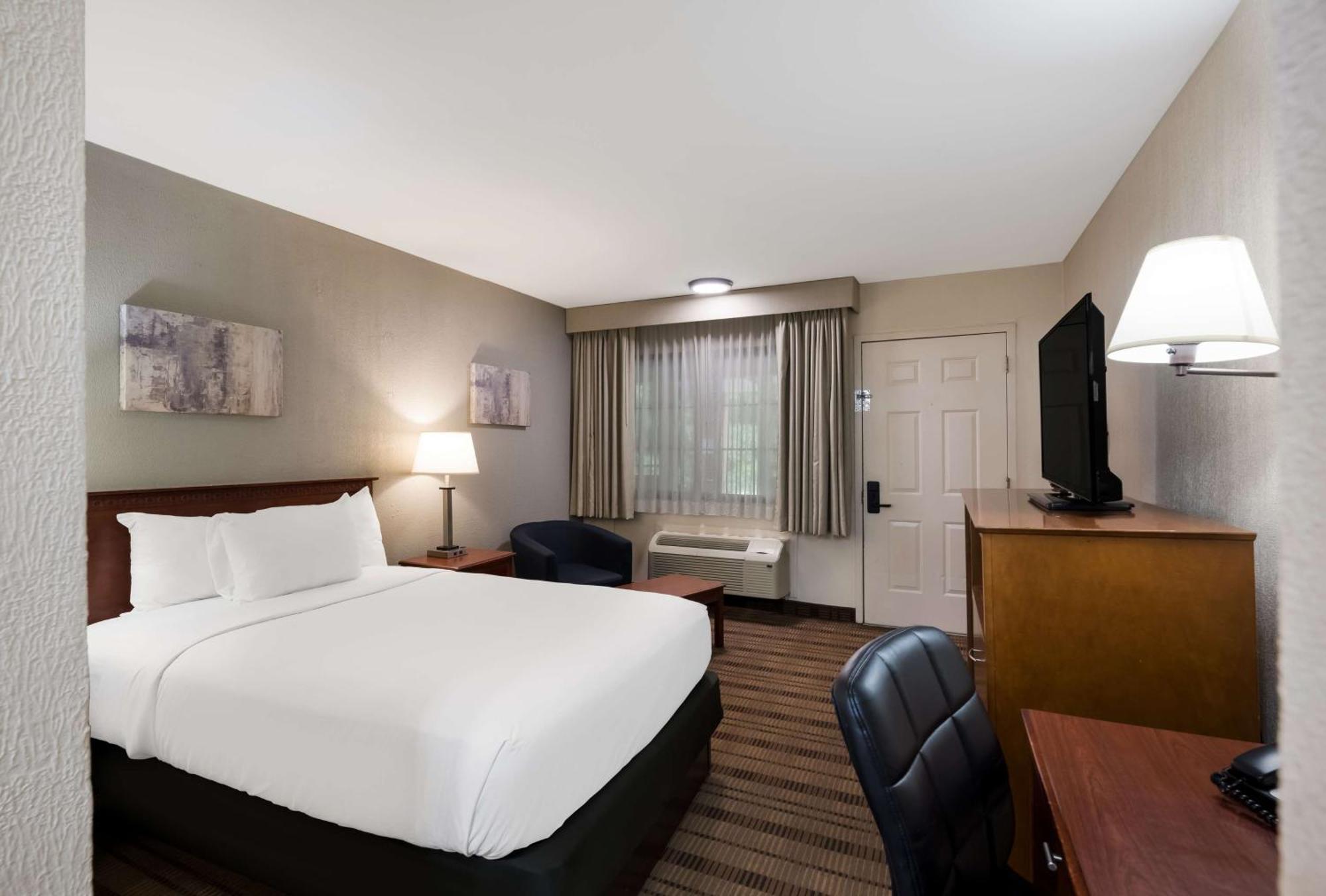 Surestay Plus By Best Western Woodbury Inn Екстериор снимка