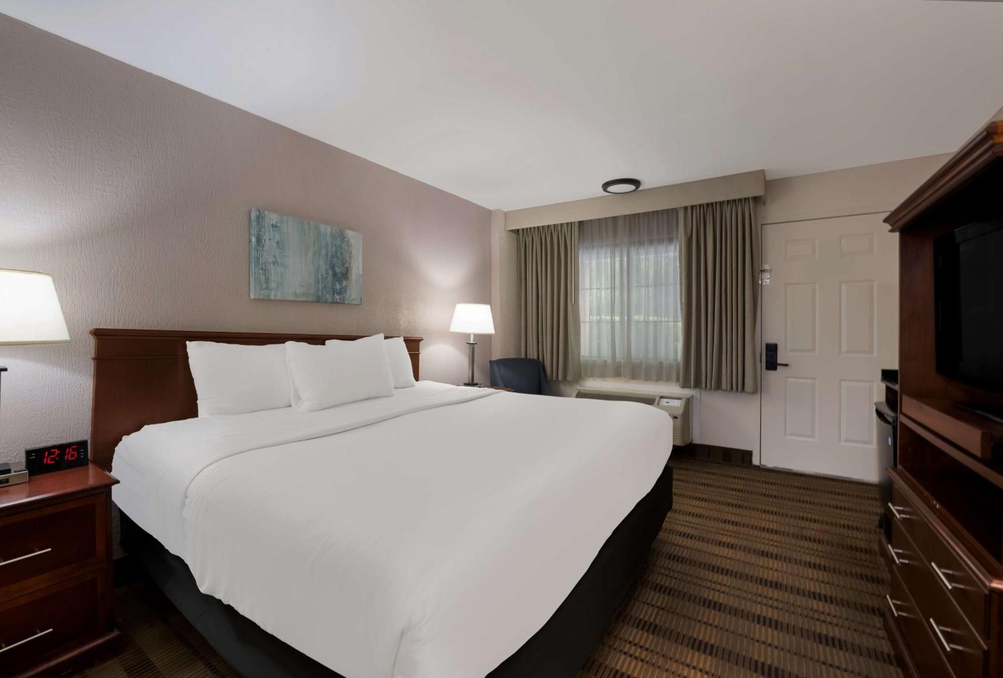 Surestay Plus By Best Western Woodbury Inn Екстериор снимка