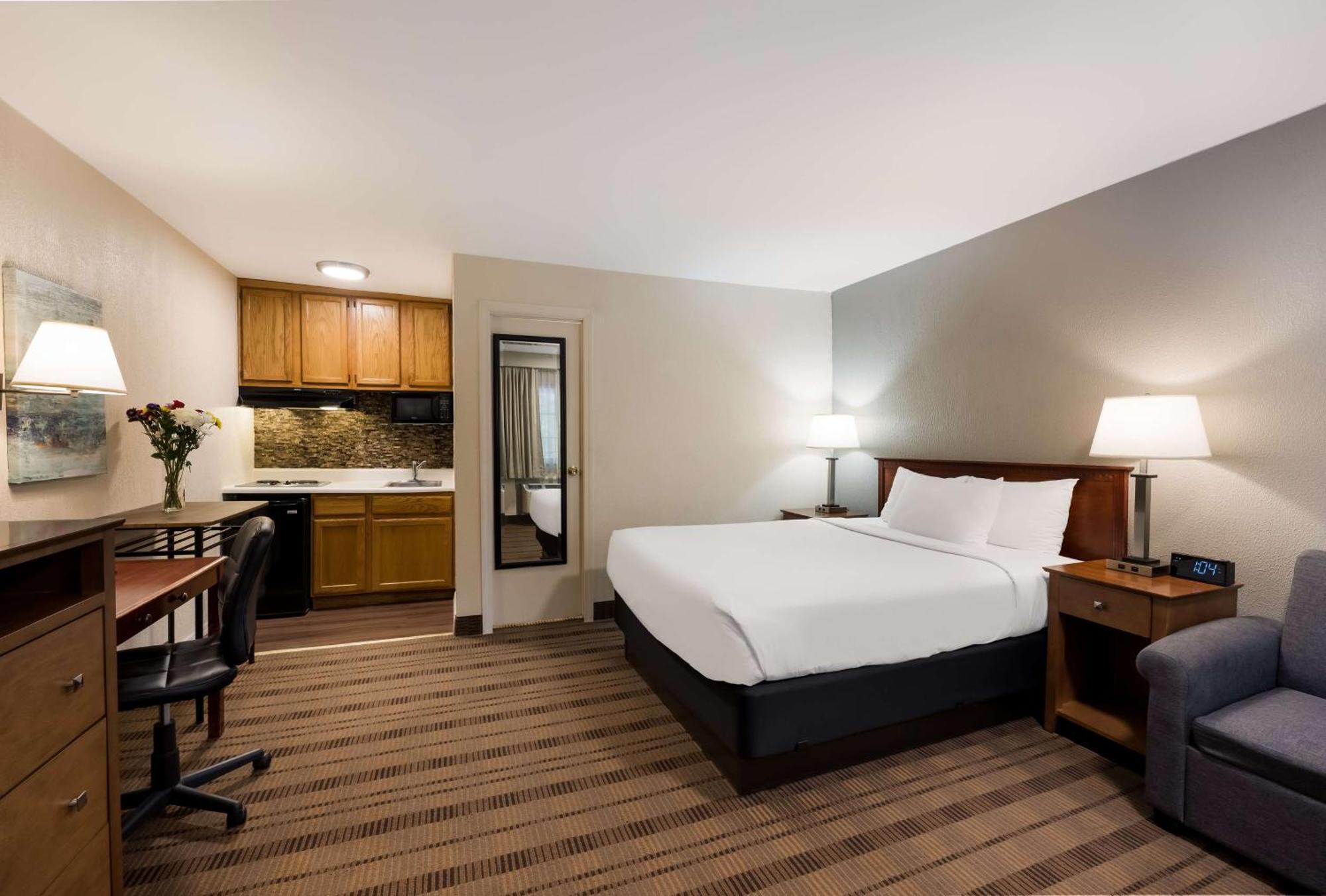 Surestay Plus By Best Western Woodbury Inn Екстериор снимка