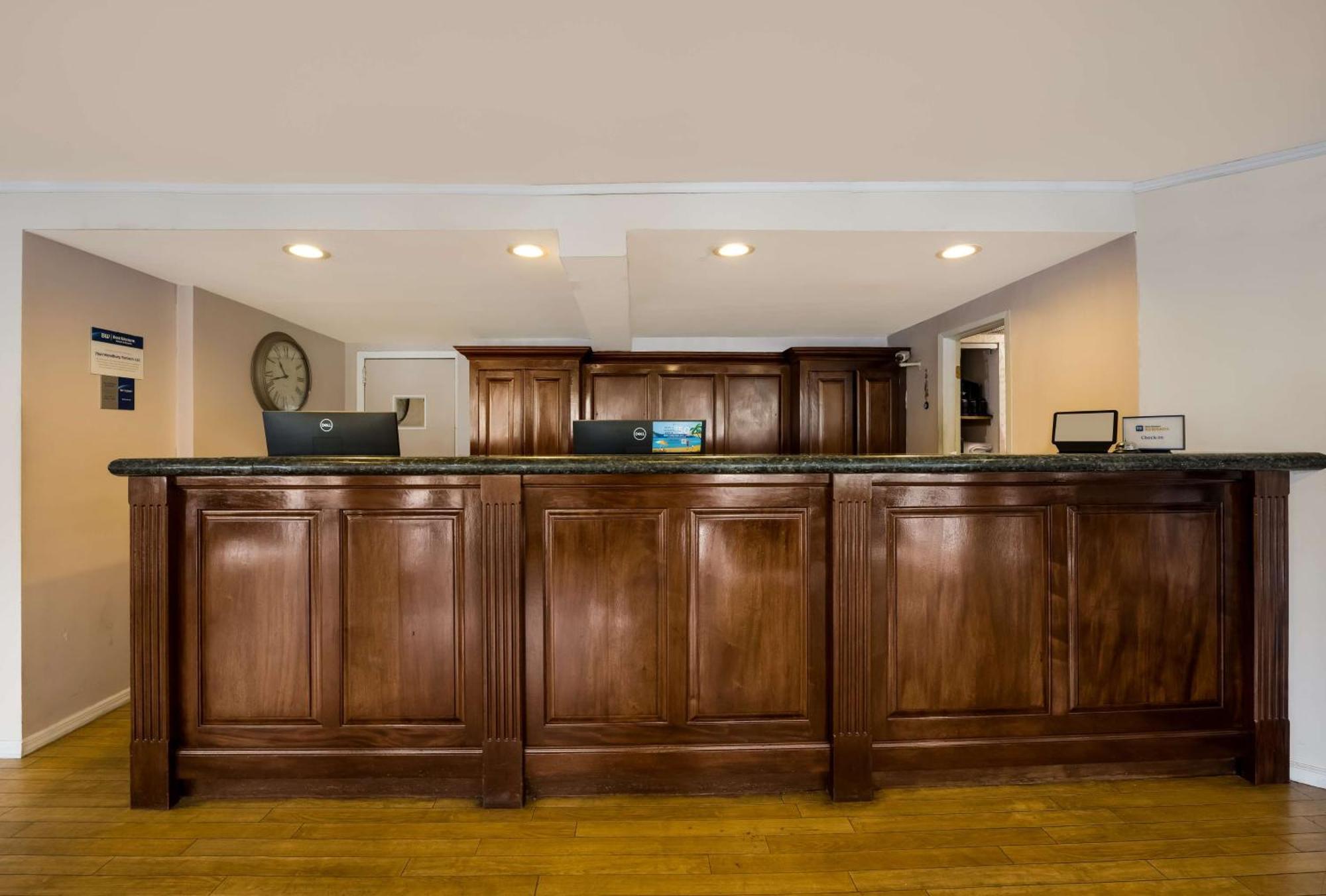 Surestay Plus By Best Western Woodbury Inn Екстериор снимка