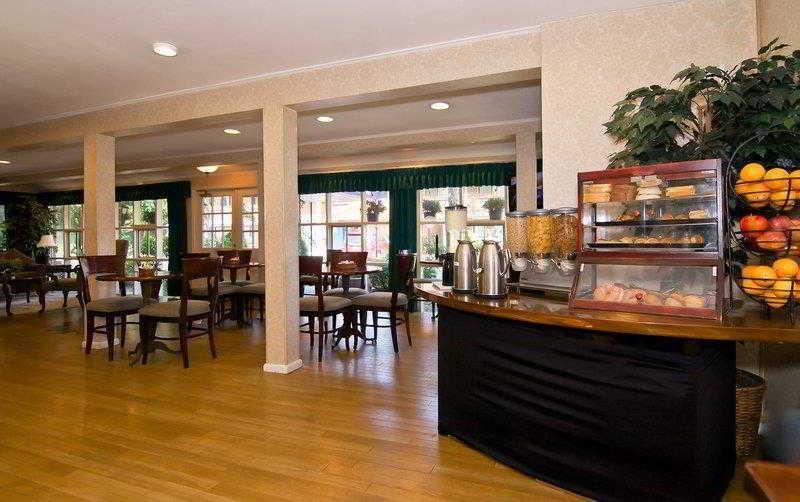 Surestay Plus By Best Western Woodbury Inn Екстериор снимка