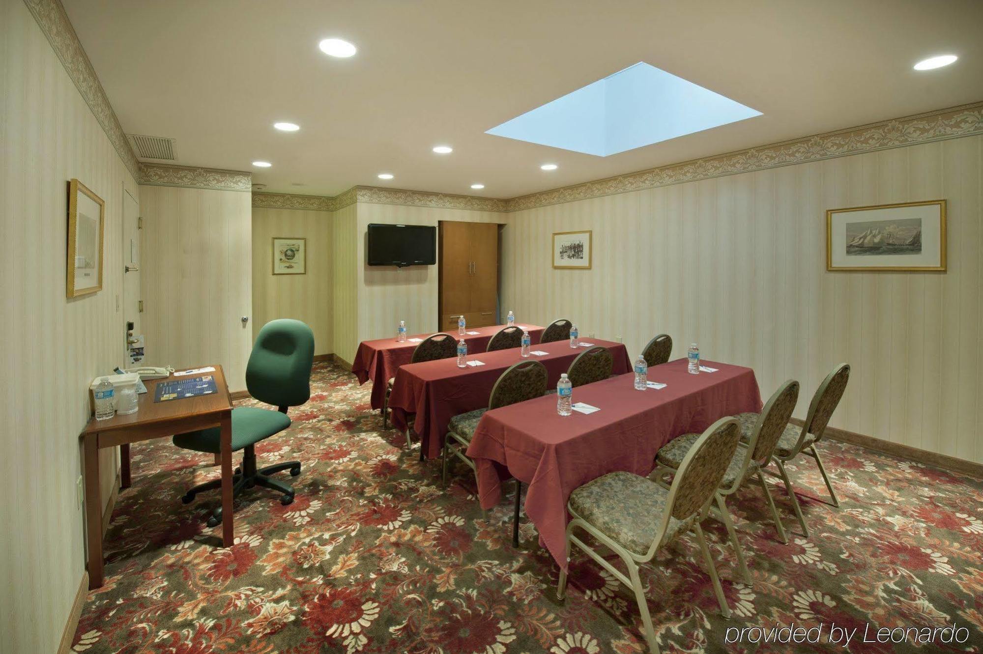 Surestay Plus By Best Western Woodbury Inn Бизнес снимка